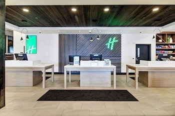 Holiday Inn Hotel & Suites St. Cloud