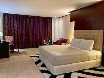 Dulcinea Hotel & Suites