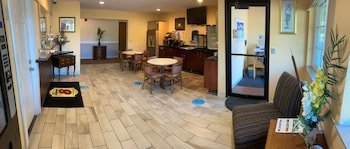 Super 8 by Wyndham Chisago City
