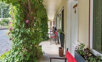 Emerald Valley Inn