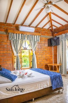 Hostal Valle De Las Camelias