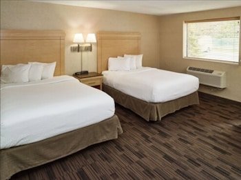 LivINN Suites Fridley