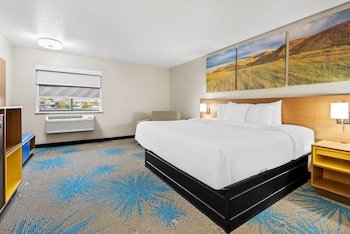 Days Inn by Wyndham Mitchell SD