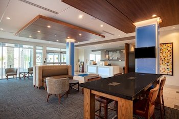 Holiday Inn Express & Suites Beloit