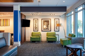 Holiday Inn Express & Suites Beloit
