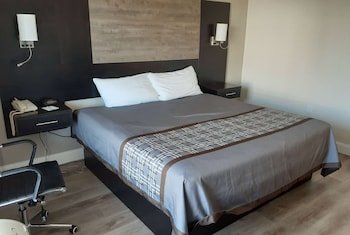 Travelodge by Wyndham Virginia Beach Bay Beach