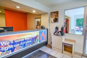 Motel 6 Huntsville