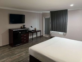 Econo Lodge Inn & Suites Mesa