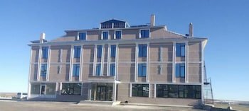 Yukselen Otel