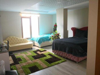 Yukselen Otel