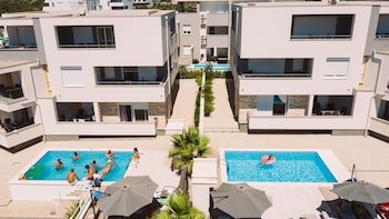 Danivan Pool Villas