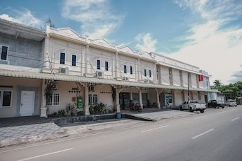 Hijrah Inn by RedDoorz