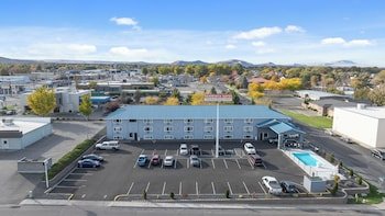 Kennewick Suites
