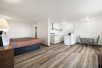 Kennewick Suites