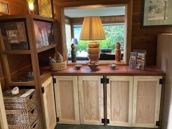 Cottage Lake Tree House Bed And Breakfast