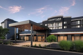 Courtyard Cleveland Beachwood
