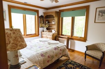 The Lodge Honey Maple Grove