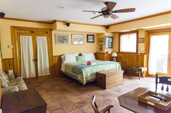 The Lodge Honey Maple Grove