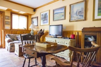 The Lodge Honey Maple Grove