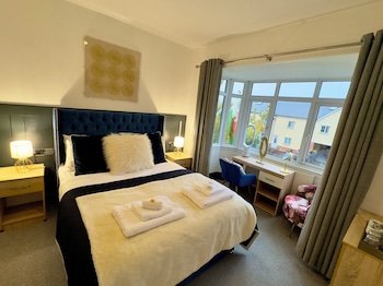 Coastal Park Accommodation & Grill