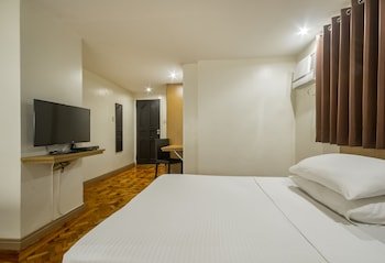Salcedo Suites at LPL Manor