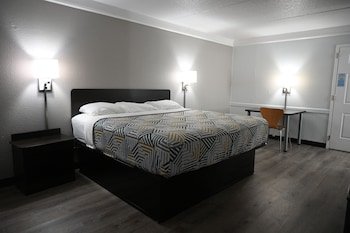 Motel 6 Hazelwood MO