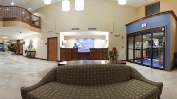 Holiday Inn Express Hotel & Suites Suffolk