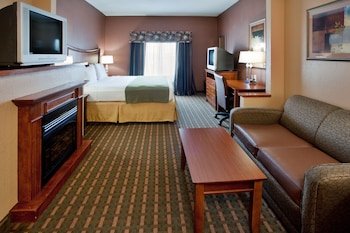 Holiday Inn Express Hotel & Suites Suffolk