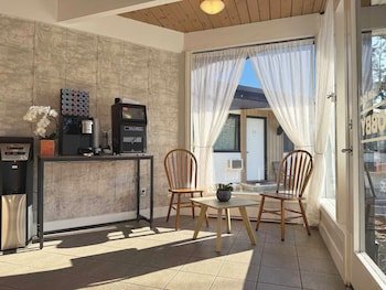 Departure Bay Motel