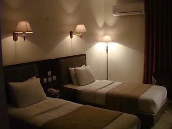 Ola Palace Hotel