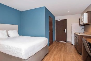 WoodSpring Suites Chicago Carol Stream