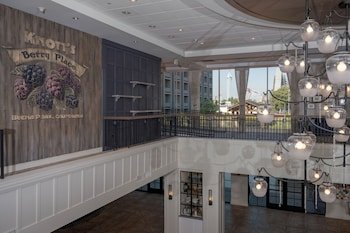 Knott's Berry Farm Hotel