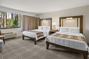 Knott's Berry Farm Hotel