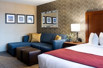 Comfort Inn & Suites Logan International Airport