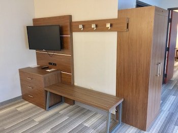 Holiday Inn Express & Suites Houston - Memorial Park Area