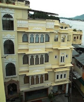 Raj Niwas Hotel
