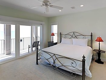 Pearl by Meyer Vacation Rentals