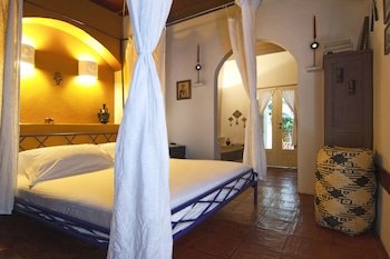 Lez Lezards Bed & Breakfast