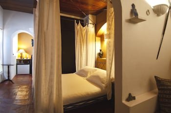Lez Lezards Bed & Breakfast