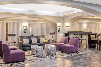 La Quinta Inn & Suites by Wyndham San Antonio Airport