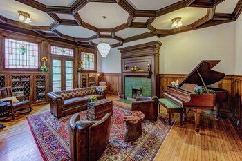 Oak Hall Bed & Breakfast