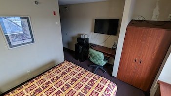 Knights Inn & Suites St Clairesville