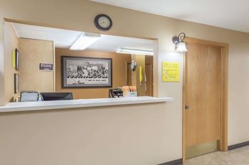 Super 8 by Wyndham Luverne I90