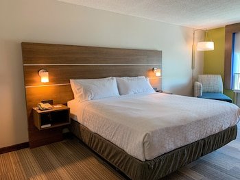 Holiday Inn Express & Suites Lexington Downtown Area-Keeneland