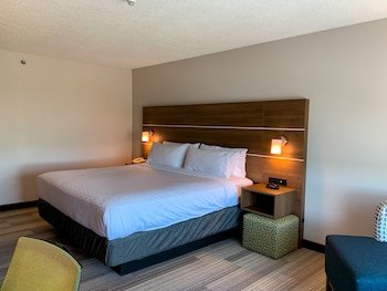 Holiday Inn Express & Suites Lexington Downtown Area-Keeneland