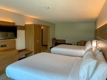 Holiday Inn Express & Suites Lexington Downtown Area-Keeneland