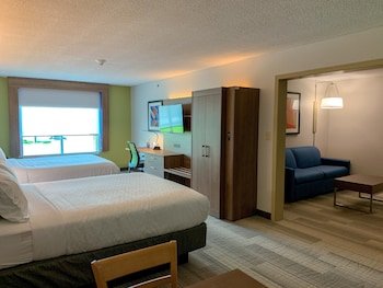 Holiday Inn Express & Suites Lexington Downtown Area-Keeneland