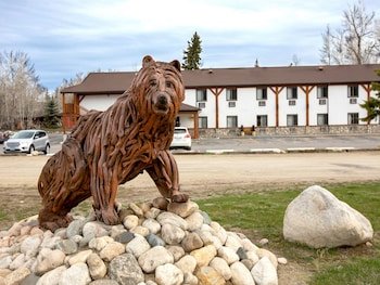 Beartooth Hideaway Inn & Cabins