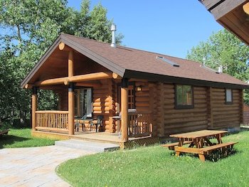 Beartooth Hideaway Inn & Cabins