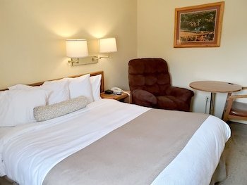 Beartooth Hideaway Inn & Cabins